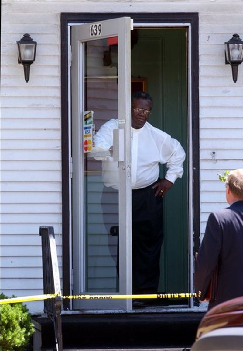 8 Decomposing Bodies Found Stored At Funeral Home - Toledo Blade