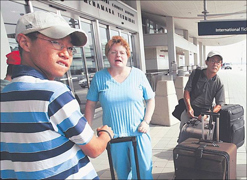  - Ousted-couple-return-to-South-Korea