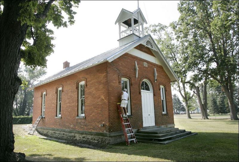  - WHAM-makes-past-come-alive-in-restored-1-room-school-house-in-Ottawa-Lake-2