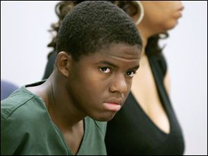 Dailahntae Jemison, 15, and his legal guardian, Twanda Harris, listen to questioning in Lucas County Juvenile Court about the assault on and eventual death ... - Judge-issues-ruling-on-charging-of-teen