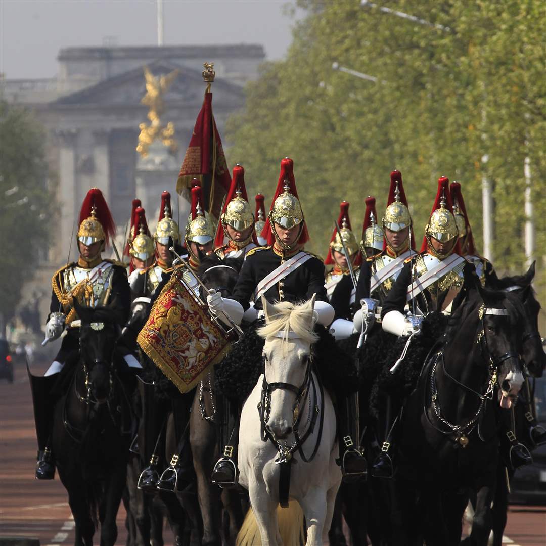 Blues-and-Royals-cavalry
