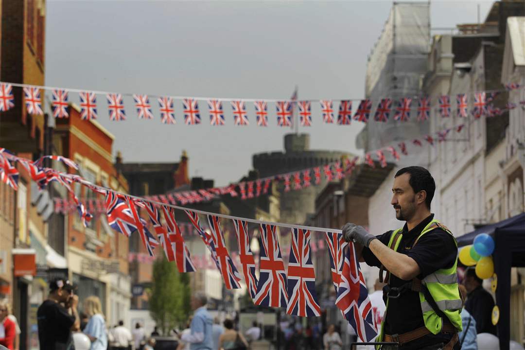 Union-Jack-bunting-worker