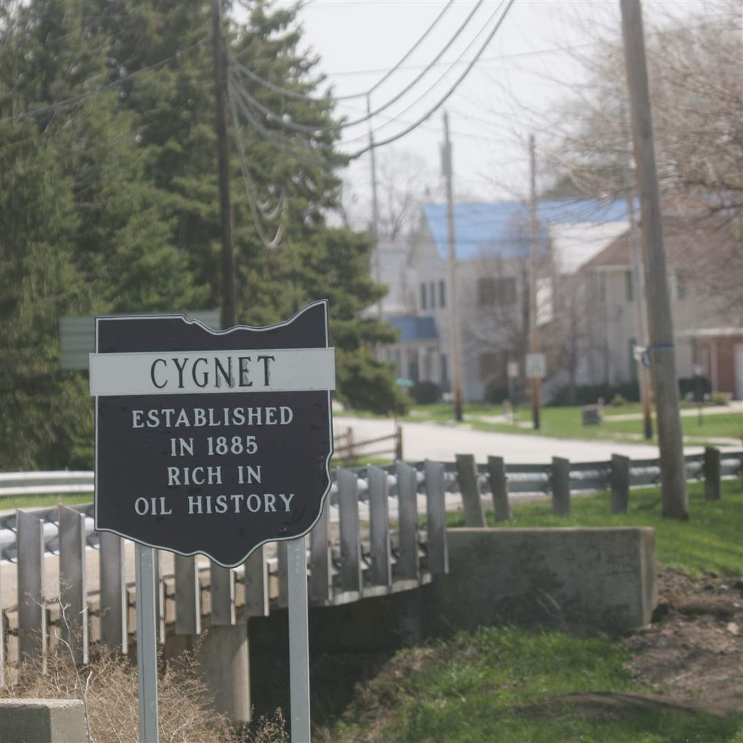 Oil-wells-Cygnet-signs