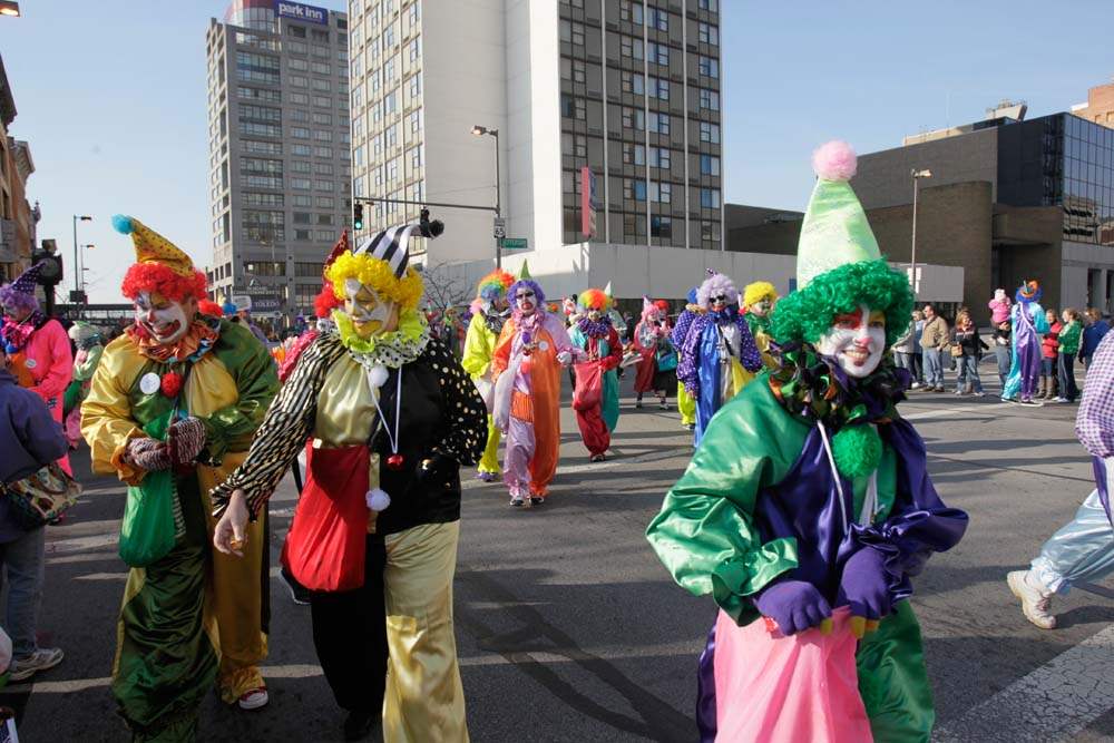 Holiday-Parade-clowns-coming
