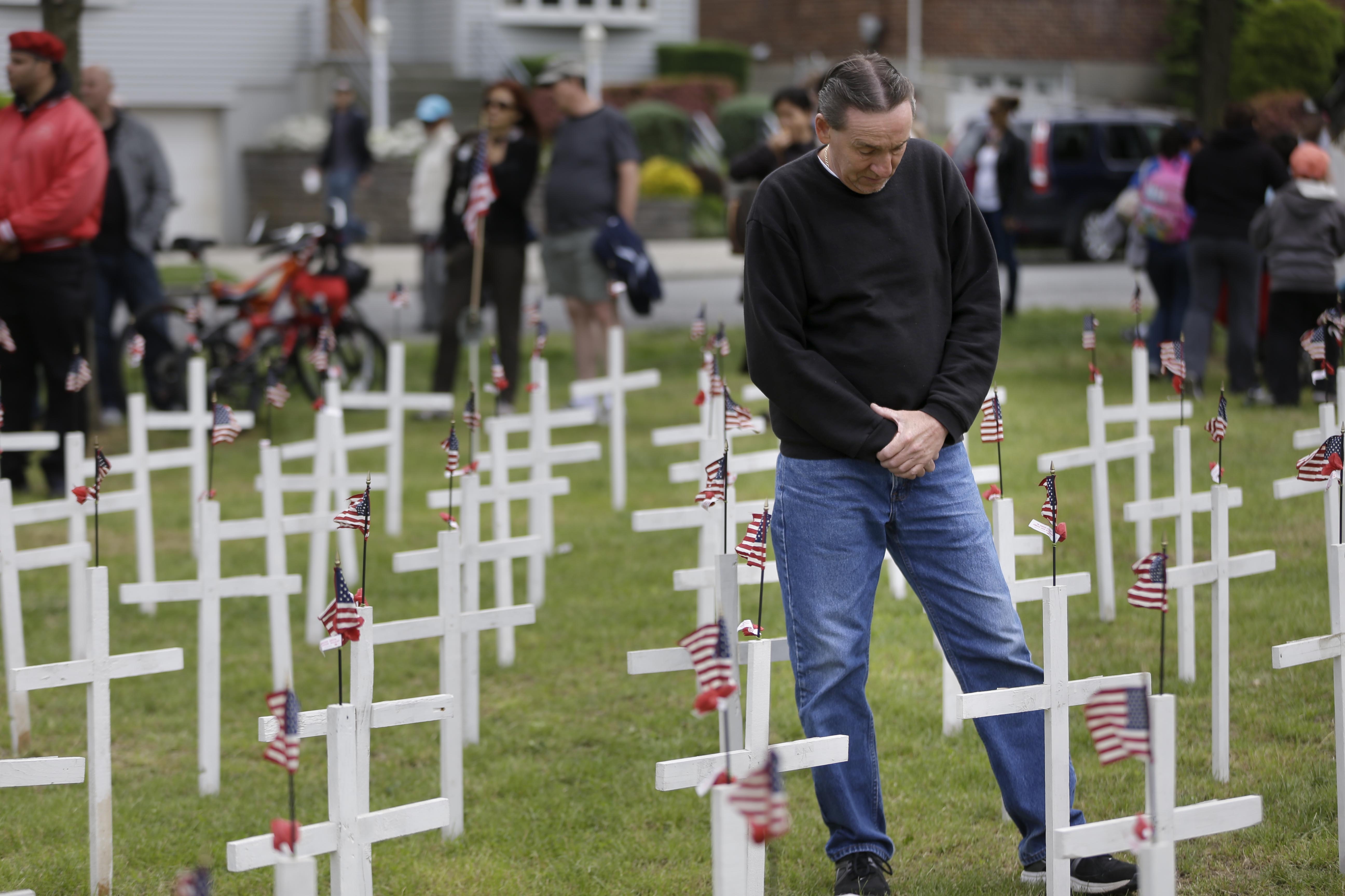 Americans gather to honor fallen service members - The Blade 