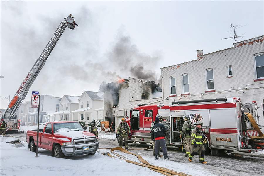 2 Firefighters Die Battling Toledo Blaze - The Blade