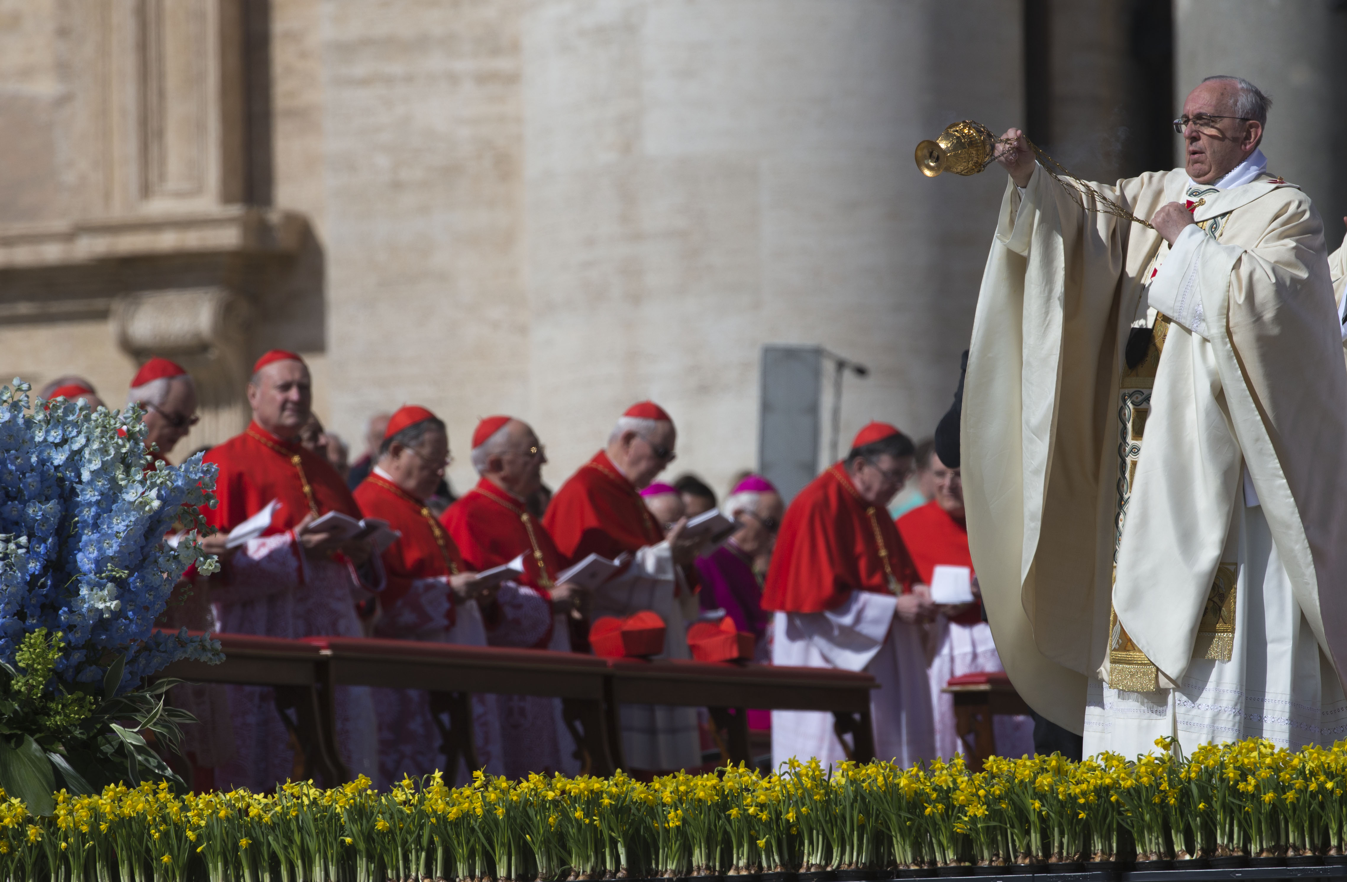 Pope Francis, huge crowd joyously celebrate Easter The Blade