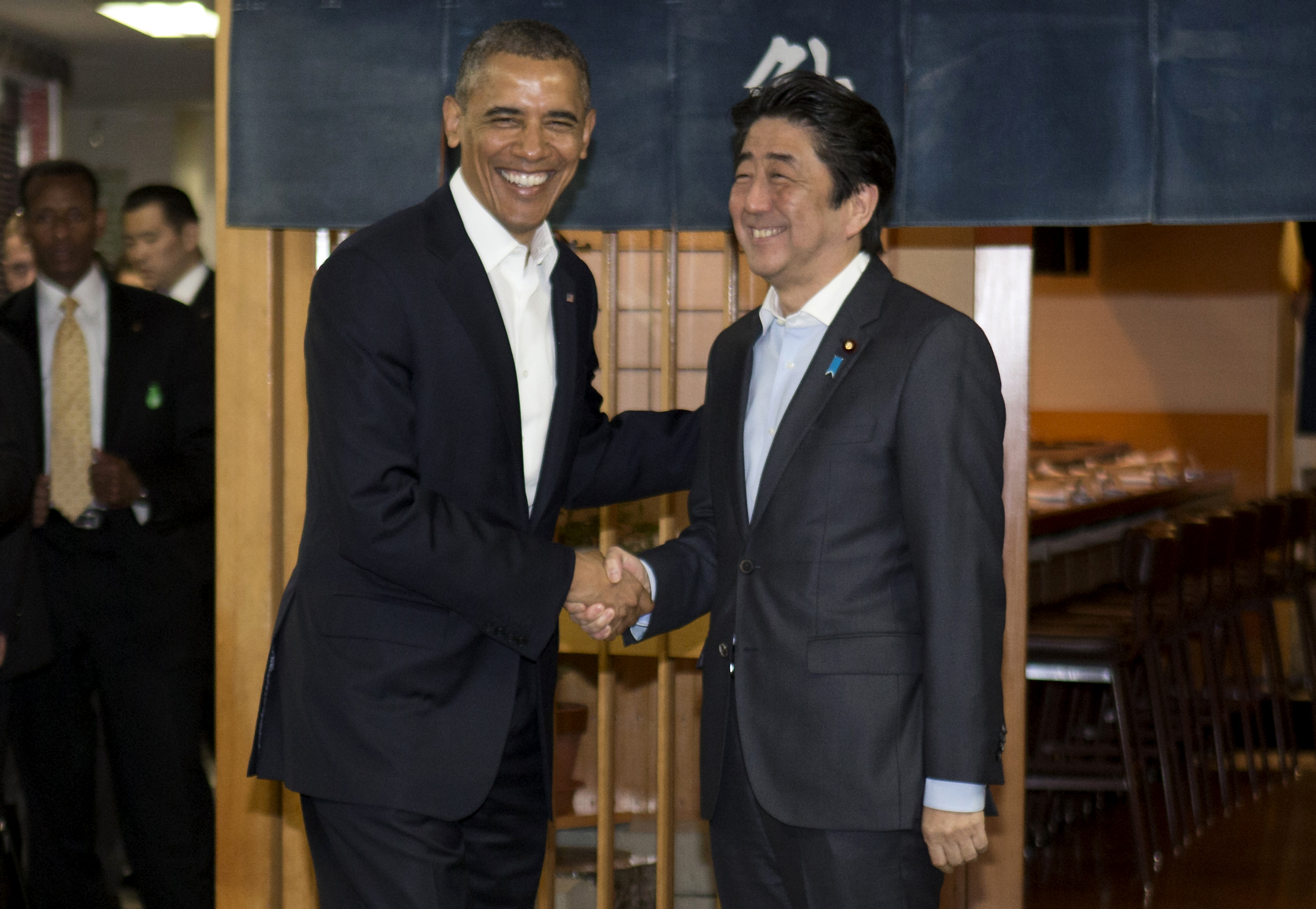 Obama opens Japan trip at famous sushi restaurant - The Blade