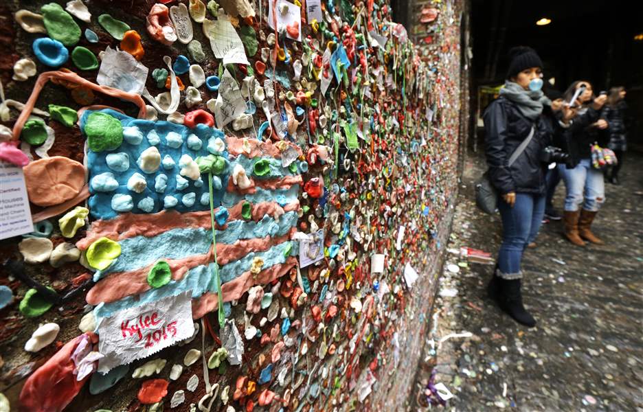 Bubble Yuck: Crews Melt Chewed Gum Off Famed Seattle Wall - The Blade