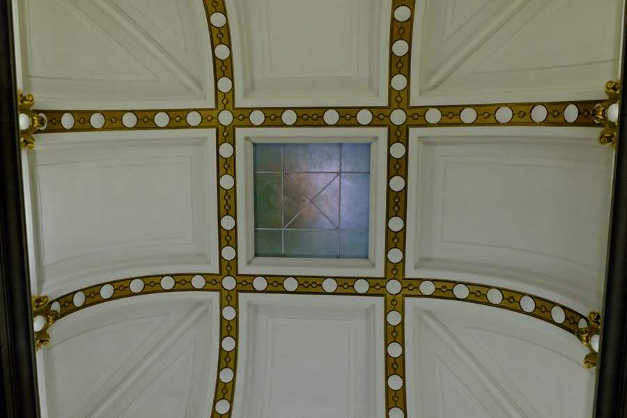 CTY-hayes04p-ceiling