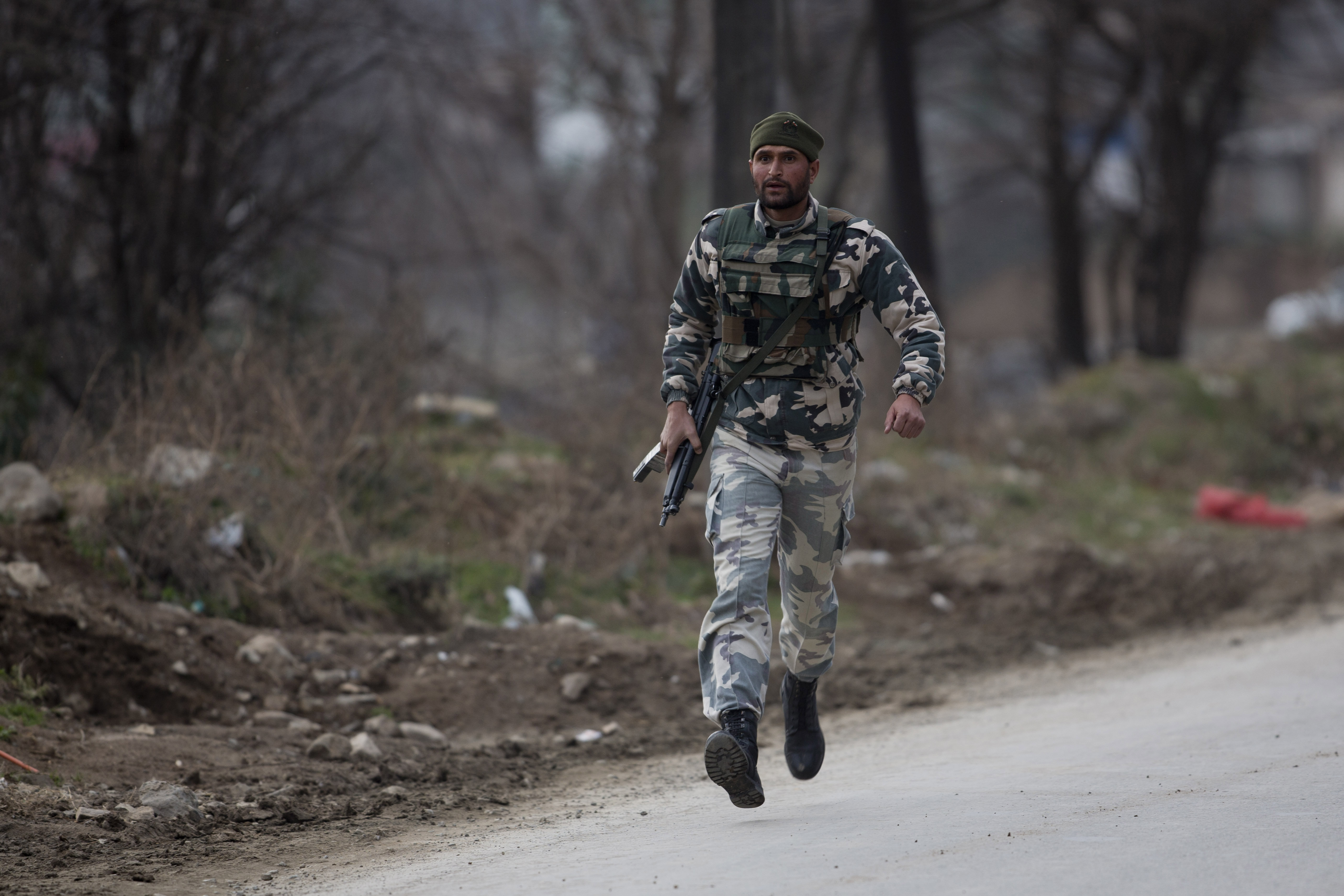 Rebel Standoff In Kashmir Enters 2nd Day With 4 Dead, 13 Wounded - The ...