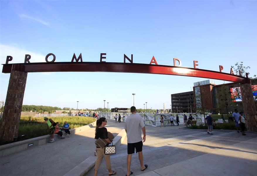 GALLERY Toledoans flock to Promenade Park for outdoor concert The Blade