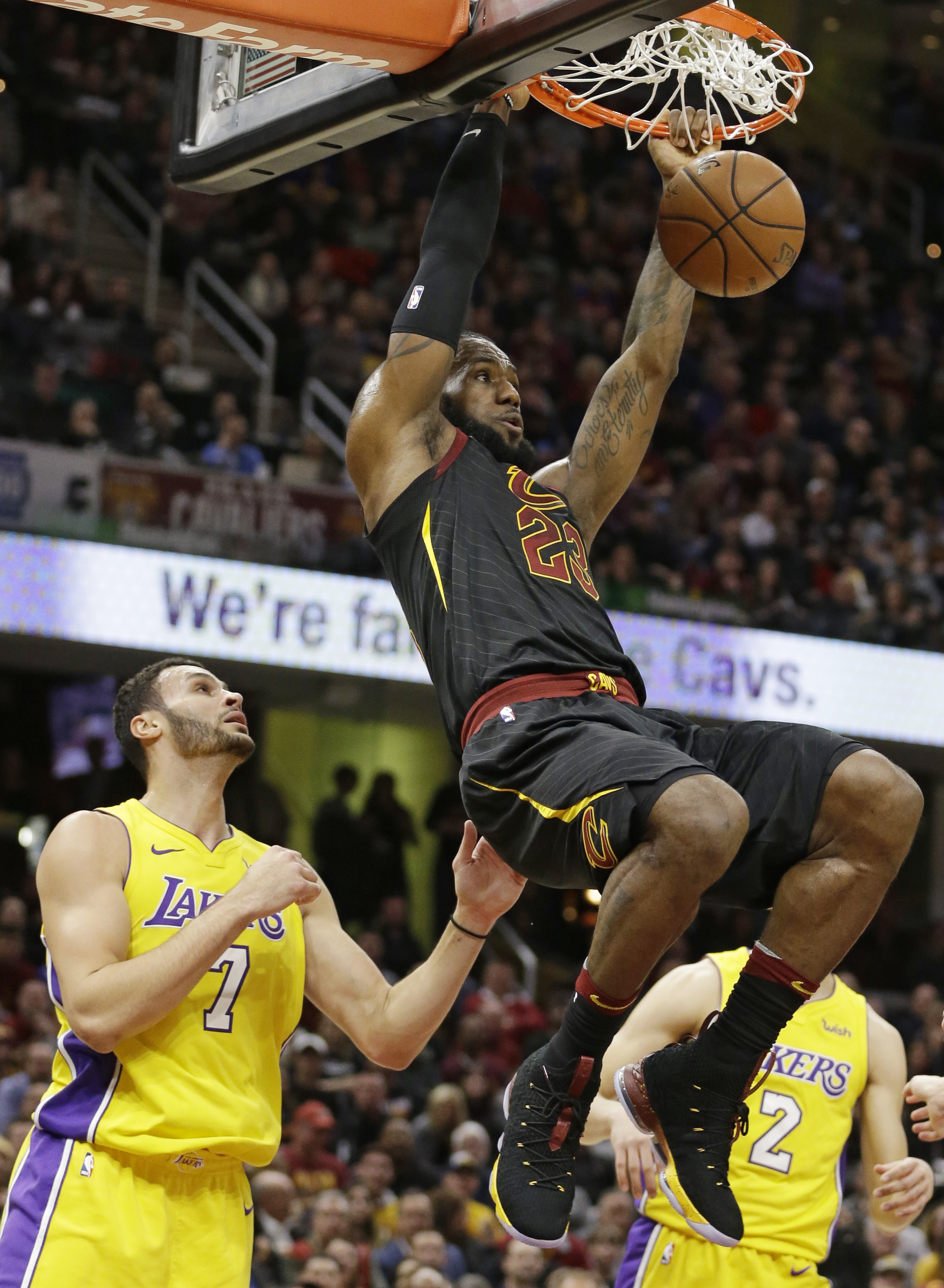 LeBron's Triple-double Helps Cavaliers Over Lakers, 121-112 - The Blade