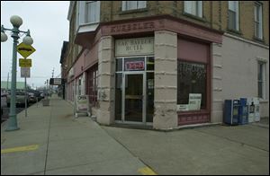 The Oak Harbor Hotel benefits from its proximity to Lake Erie.