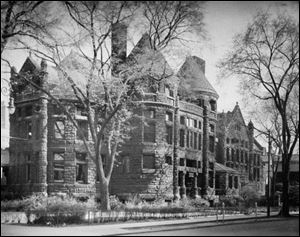 In 1890, the city built its first library at Madison and Ontario streets. The library adopted the open-stack concept, an innovation at the time that allowed patrons to browse for books on their own. In 1970, the Toledo Public Library merged with Maumee and Sylvania's systems, becoming the Toledo-Lucas County Public Library.