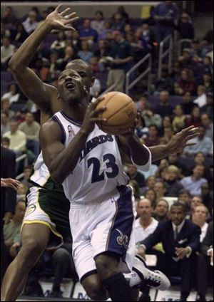 Jordan goes to the hoop against the Seattle Supersonics.