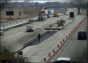 Traffic crawls by work on I-280 between the Central Ave- nue overpass, in background, and Manhattan Boulevard.