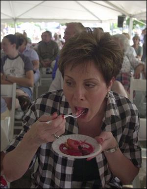 Mary Sautter of Sylvania samples lemon pound cake prepared by chef Bill Yosses at the Taste of the Town.