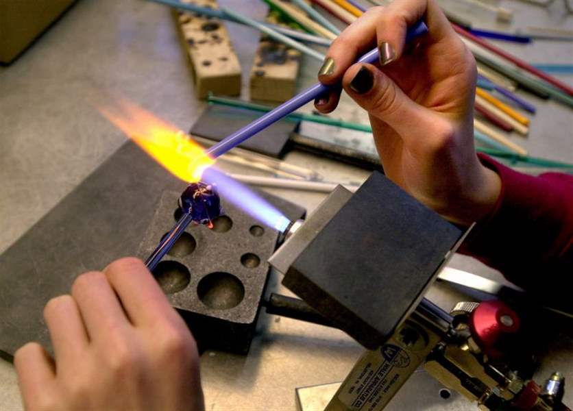 The-craft-of-making-bangles-and-baubles-is-taking-off