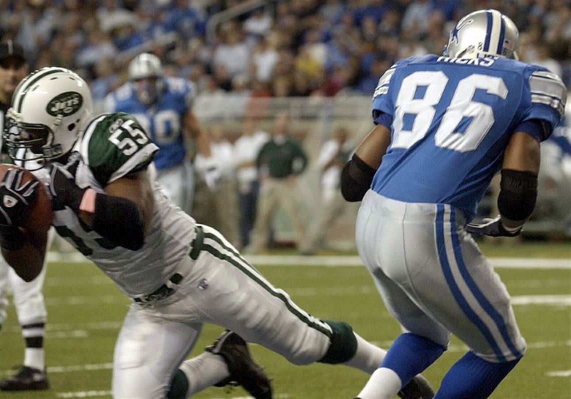 Detroit Lions quarterback Joey Harrington (#3) runs for a 26-yard