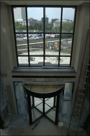 At 38,000 square feet, the building has more than five times the space of the present court facility, the former sheriff's residence a few blocks away on Jackson. This second-floor view of the entry looks onto the Civic Center Mall.