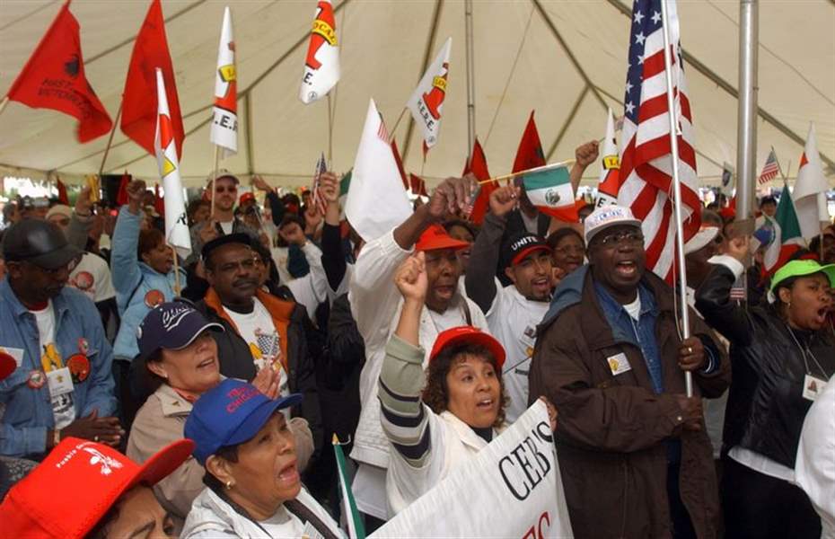 Union-supporters-greet-freedom-riders-2