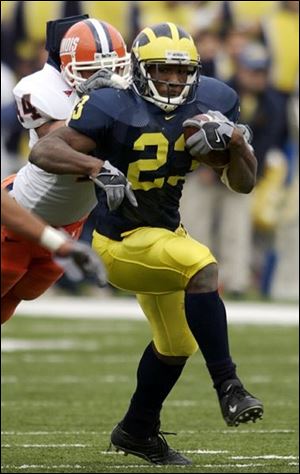 Chris Perry ran for 140 yards and three TDs as Michigan improved to 6-2 overall and 3-1 in the Big Ten.