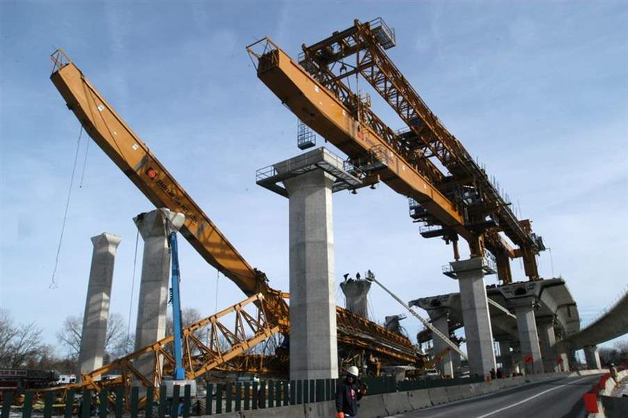 Crane collapse kills 3 - The Blade