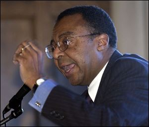 Pulitzer Prize-winning columnist Clarence Page spoke last night in Toledo about political and national issues.