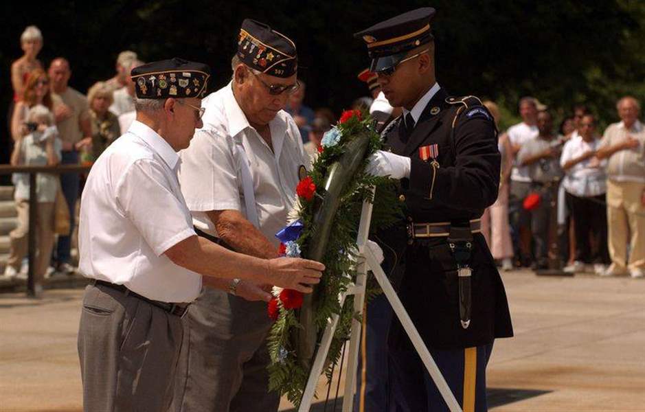 4-local-WW-II-veterans-pay-tribute-to-fallen-warriors