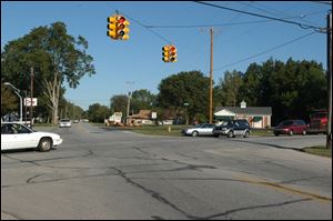 Facing west on Summerfield Road at its interection with Secor Road, one of the busy intersections between Toledo and Bedford Township.