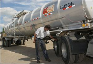 K-Limited Carrier s John Wolf performs his daily pre-trip inspection on an MC 407 tanker.