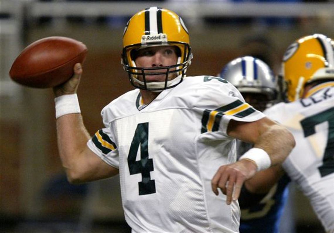 Packers quarterback great Brett Favre quits at 38