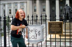 While running for governor of California during the 2003 recall election, comedian Gallagher
tries his hand at raising funds for the state outside the Treasury Department in Washington.