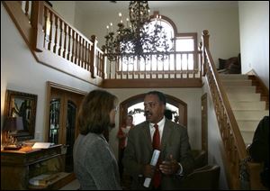 Elaine Skoog of the Bowling Green Chamber of Commerce talks with BGSU President Sidney Ribeau. 