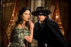 Elena de la Vega (Catherine Zeta Jones) and Zorro (Antonio
Banderas) have a surprise meeting.
