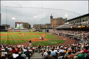 Durham's Kevin Witt of the International League swings at a pitch against Nashville's Ben Hendrickson of the Pacific Coast League in the fourth inning of last night's Triple-A All-Star Game.