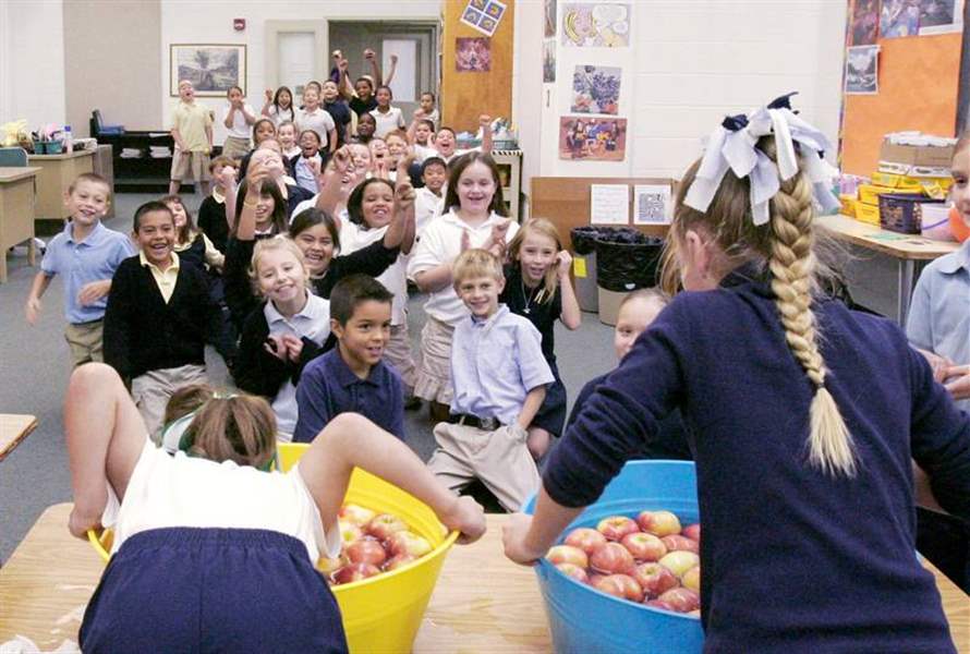 Navarre-students-learn-about-school-s-namesake-pioneer-2