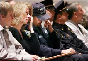 Flip s handler, Findlay police officer Bryon Deeter, and his family, son Mikael, 17, and
wife, Mary, bid an emotional good-bye to their friend and companion.