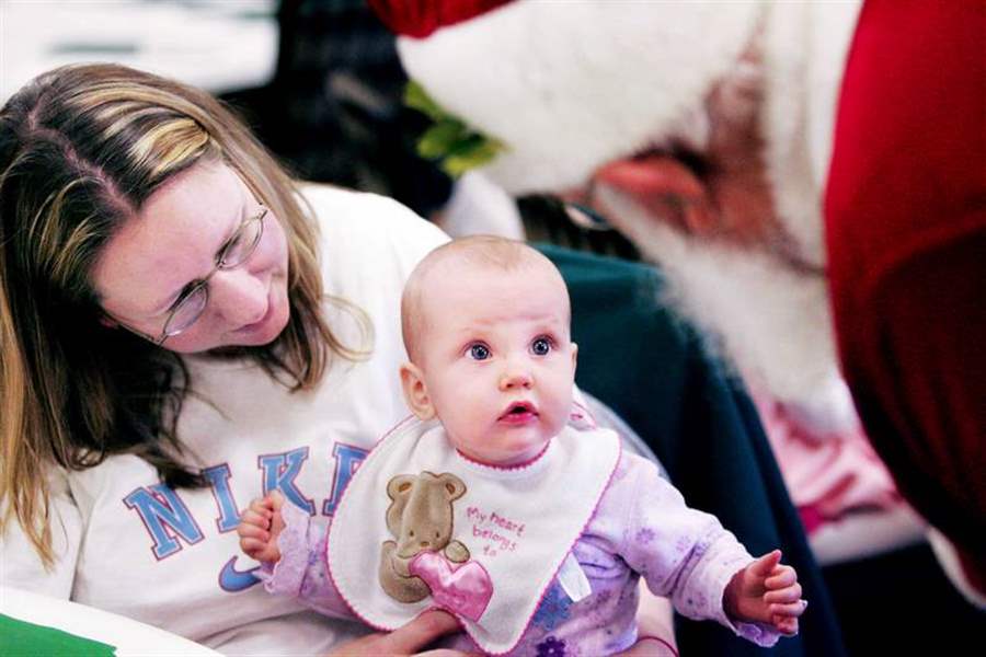 SANTA-MAKES-AN-APPEARANCE-AT-THE-BEDFORD-LIBRARY-2