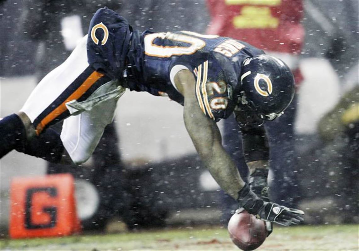 Chicago Bears' Brian Urlacher holds the NFC Championship Trophy as