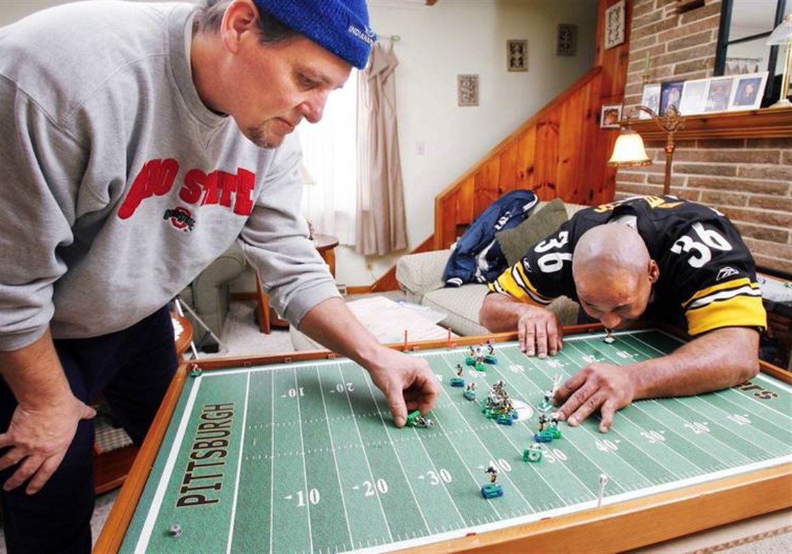 Electric Football: Tabletop Touchdowns