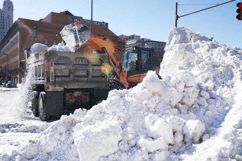 Big snowstorm leads to a big dig in Toledo area; nearly 9 inches fell ...