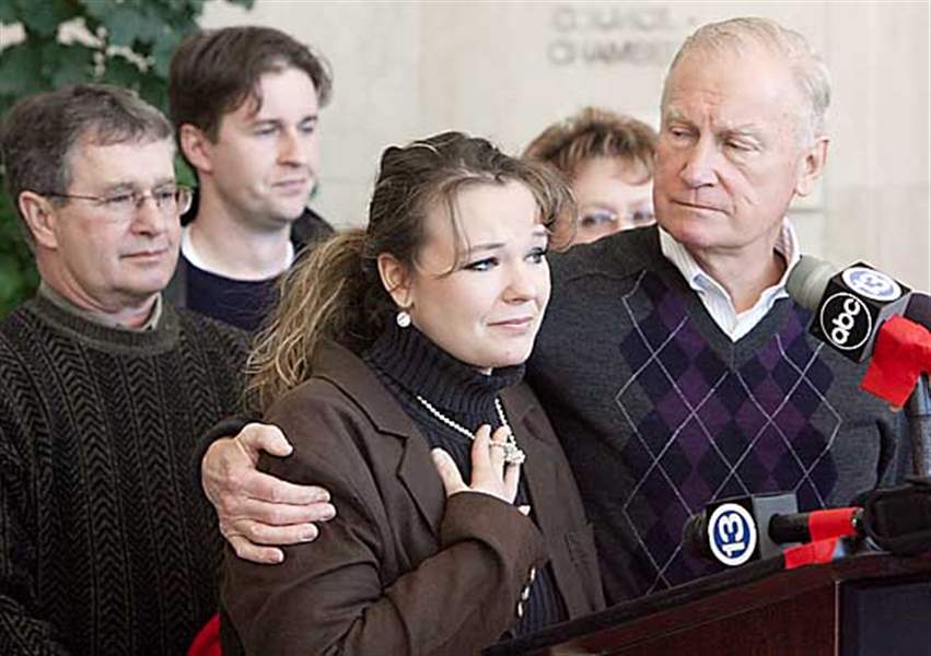 Widow-of-slain-Toledo-detective-thanks-community-for-support