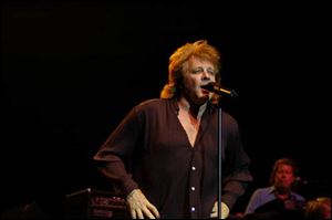 Eddie Money is to perform over Labor Day weekend.