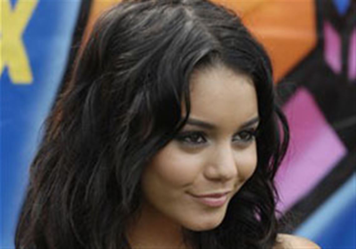 1140px x 798px - High School Musical' star apologizes for nude photos ...