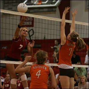 Bowling Green s Ashley Horak spikes against Southview s Ashley Mierzwiak, left, and Amanda Schuster. The Bobcats are 20-1.