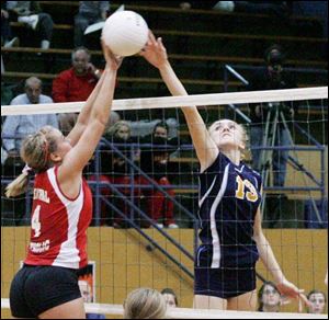 Central Catholic s Chrissy Ankenbrandt, left, and Notre Dame s Amanda Fioritto meet at the net. Fioritto has 135 kills this year.