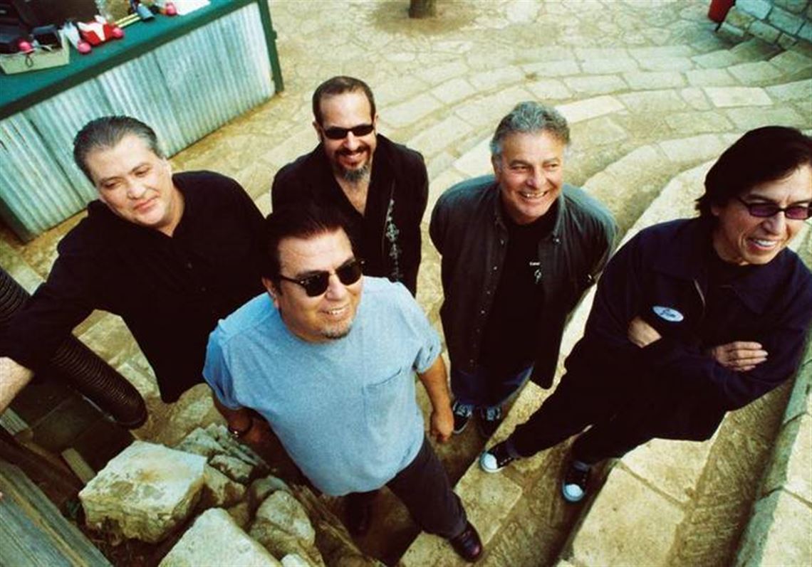 Los Lobos rocks on: Band with decades of good tunes appears here with John  Mellencamp | The Blade