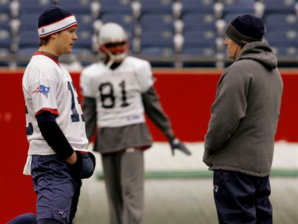 Moss credits Belichick for teaching him football